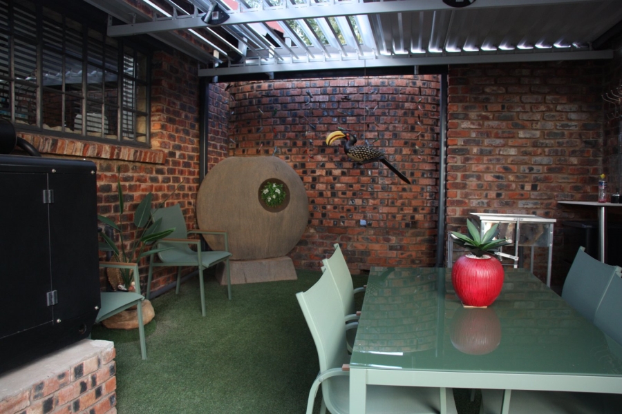 5 Bedroom Property for Sale in Langenhovenpark Free State